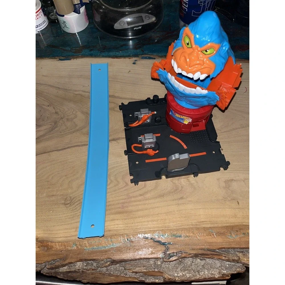 Hot Wheels City Wreck & Ride Gorilla Attack (INCOMPLETE!! & PREOWNED)